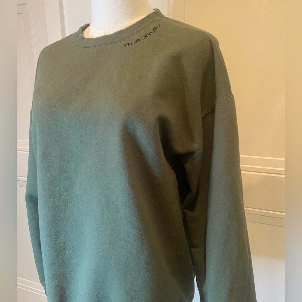 Gildan Mama Embroidered Crewneck Sweatshirt Women’s Large Olive Green Quality - Picture 3 of 10